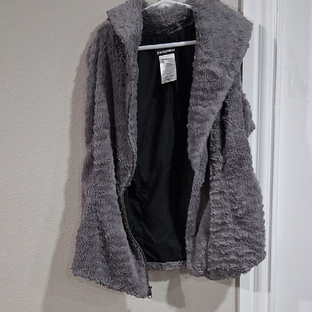 Patagonia Women's Soft Gray Vest - Picture 4 of 4